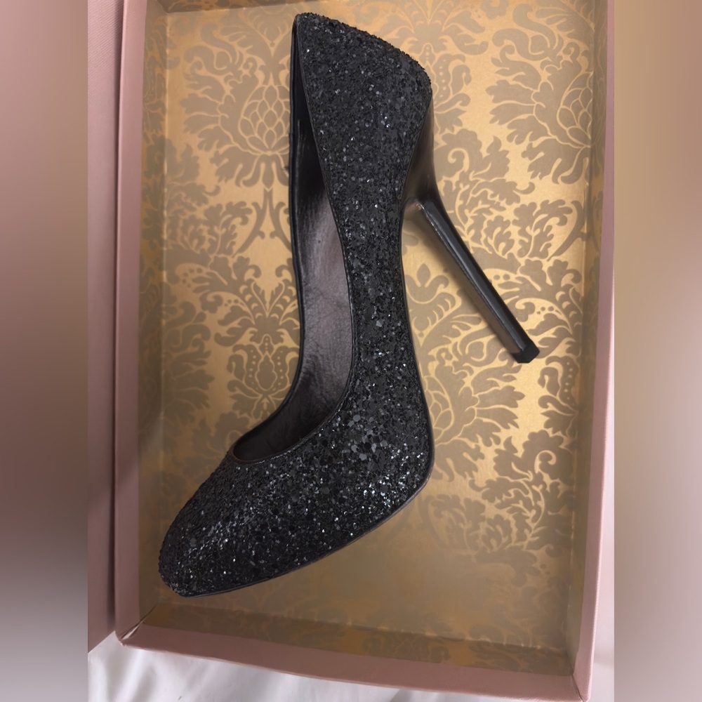 Miu Miu Nero Glitter Pumps Black 37.5 Heels Box Dustbags
Shoes Stilettos EUC